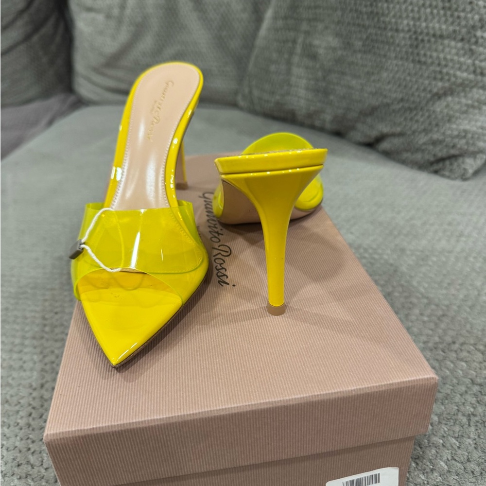 Gianvito rossi run small